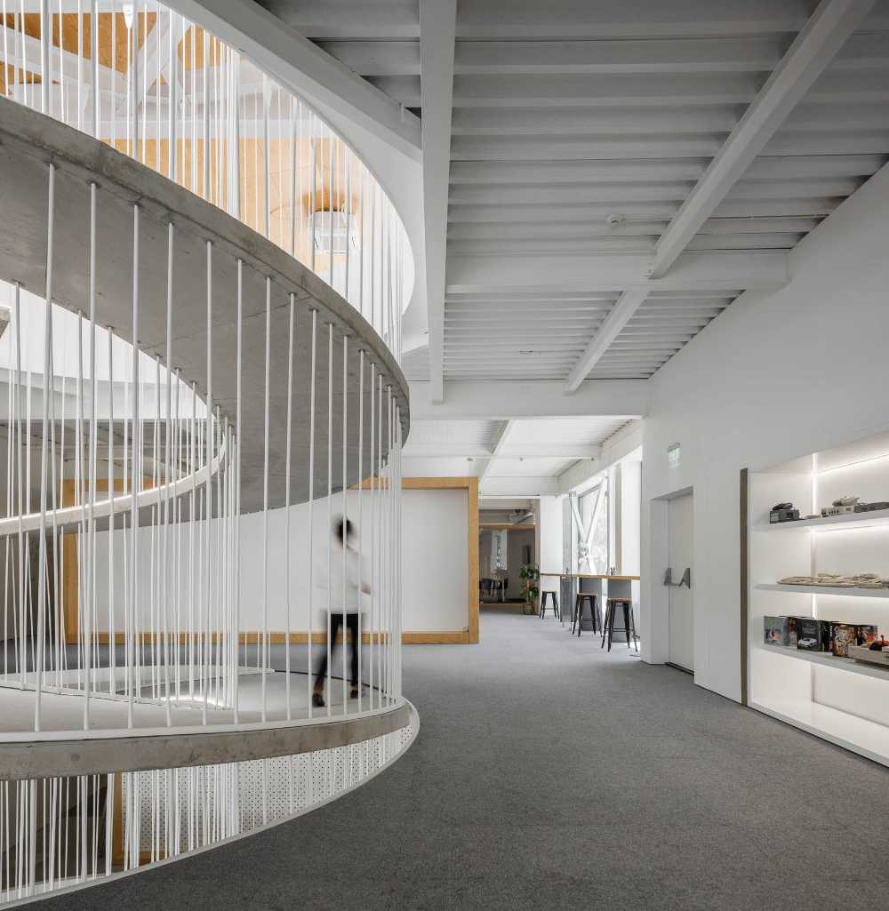 An architectural tailoring job done for E-GOI & Clavel's Kitchen: stitching together old and new