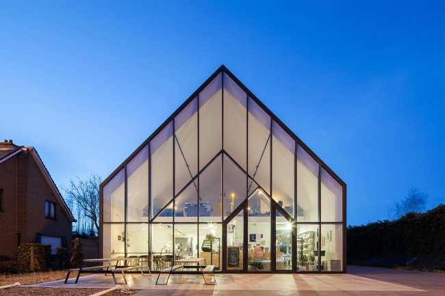 Geometric interplay of two volumes for the Drogen