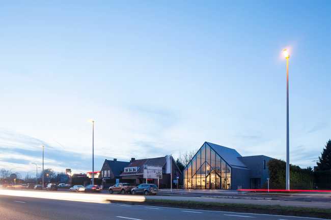 Geometric interplay of two volumes for the Drogen