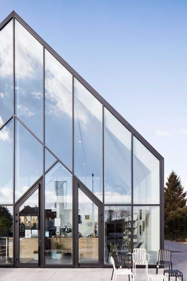 Geometric interplay of two volumes for the Drogen