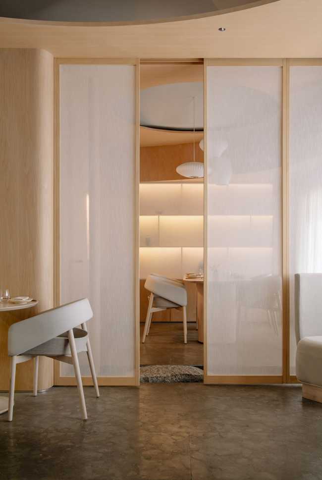 Interior design of Lunar restaurant, an oasis of refuge from the frenzy