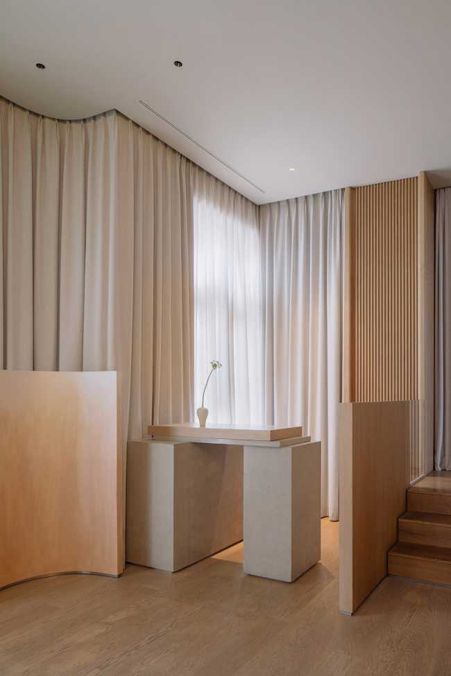 Interior design of Lunar restaurant, an oasis of refuge from the frenzy