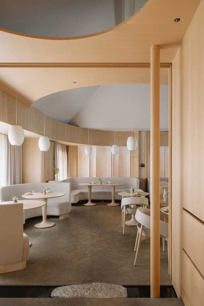 Interior design of Lunar restaurant, an oasis of refuge from the frenzy