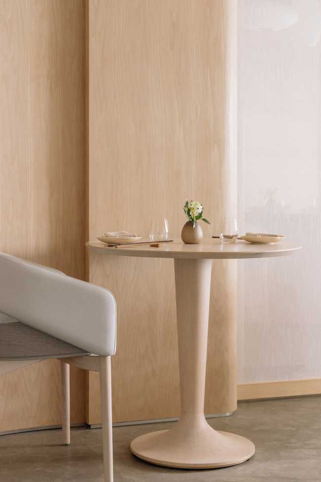 Interior design of Lunar restaurant, an oasis of refuge from the frenzy