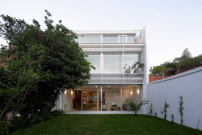 Leggerezza e freschezza della JI House emergono dalla scena architettonica argentina degli anni ’20