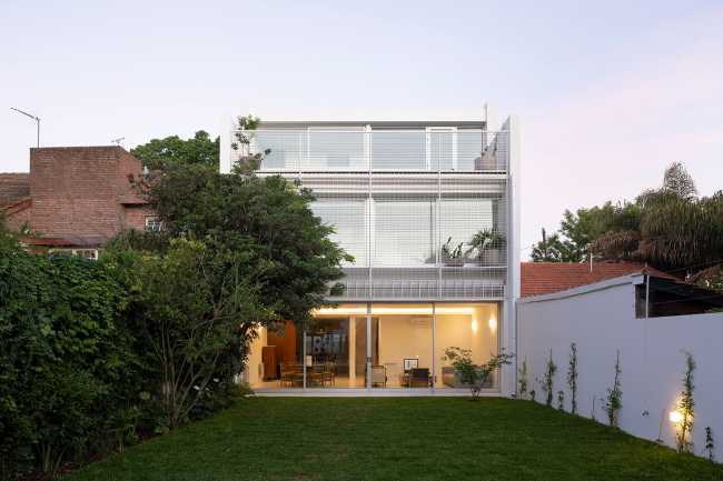 Leggerezza e freschezza della JI House emergono dalla scena architettonica argentina degli anni ’20
