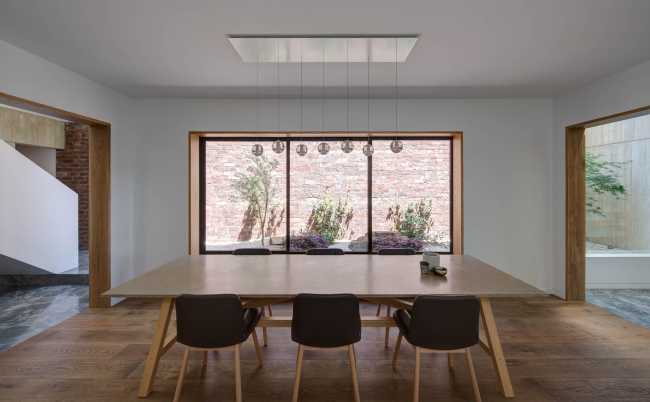 Una coreografia di volumi narra la Stepping Stone House