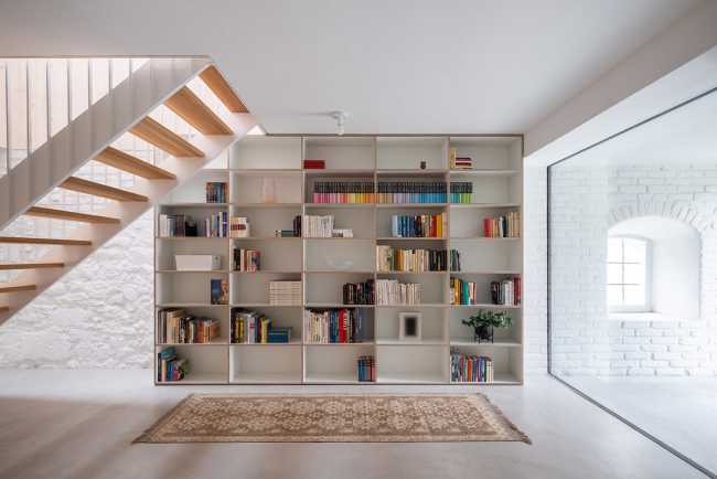 Kozina House, a wedge between two historic houses in a charming small Bohemian town