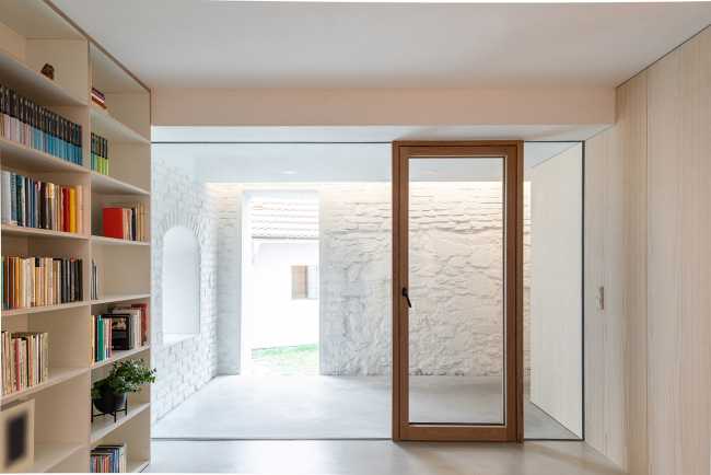 Kozina House, a wedge between two historic houses in a charming small Bohemian town