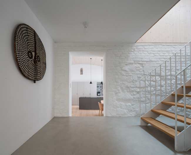 Kozina House, a wedge between two historic houses in a charming small Bohemian town