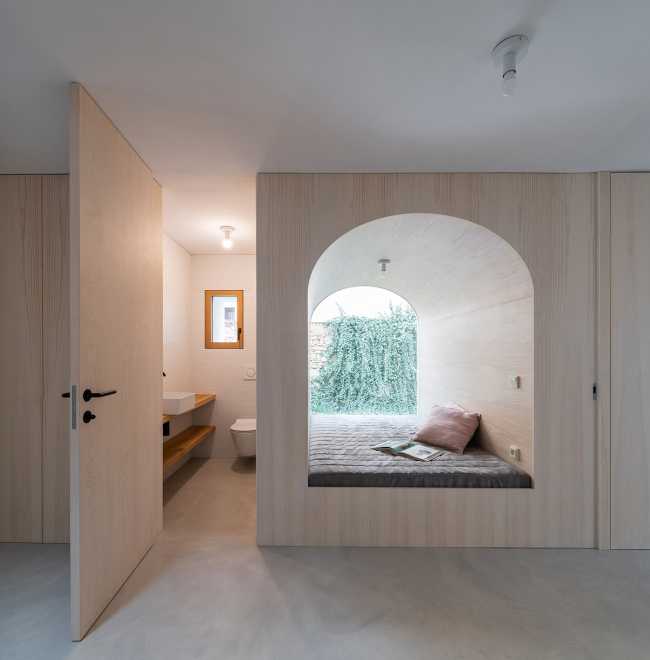 Kozina House, a wedge between two historic houses in a charming small Bohemian town