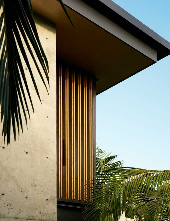 A house set on top of a Hollywood hillside