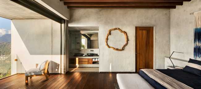 Situated on one of the highest hills in Zihuatanejo, Casa Z opens out into the landscape while soaring in the air