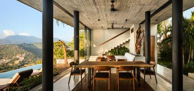 Situated on one of the highest hills in Zihuatanejo, Casa Z opens out into the landscape while soaring in the air