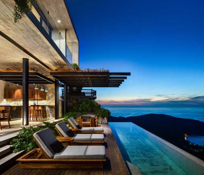 Situated on one of the highest hills in Zihuatanejo, Casa Z opens out into the landscape while soaring in the air