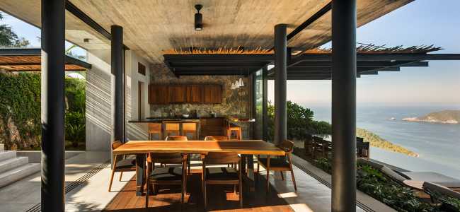 Situated on one of the highest hills in Zihuatanejo, Casa Z opens out into the landscape while soaring in the air