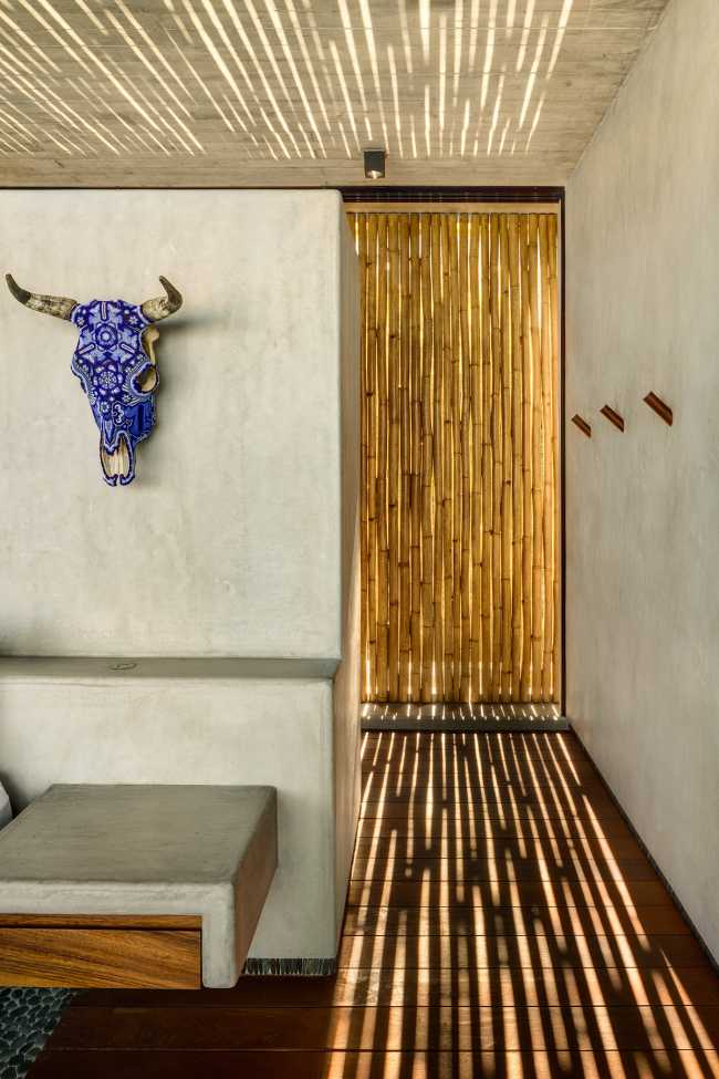 Situated on one of the highest hills in Zihuatanejo, Casa Z opens out into the landscape while soaring in the air