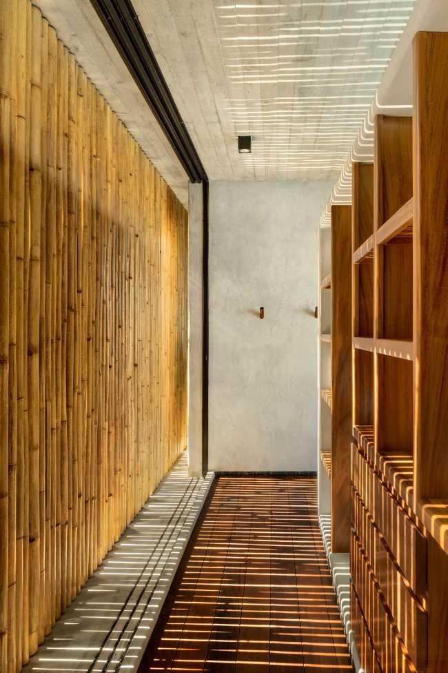 Situated on one of the highest hills in Zihuatanejo, Casa Z opens out into the landscape while soaring in the air