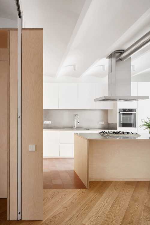 Rediscovering the sense and beauty of space in a 1970s flat