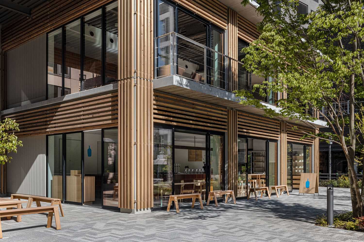 Blue Bottle Coffee Shibuya, minimal and relaxed interior design