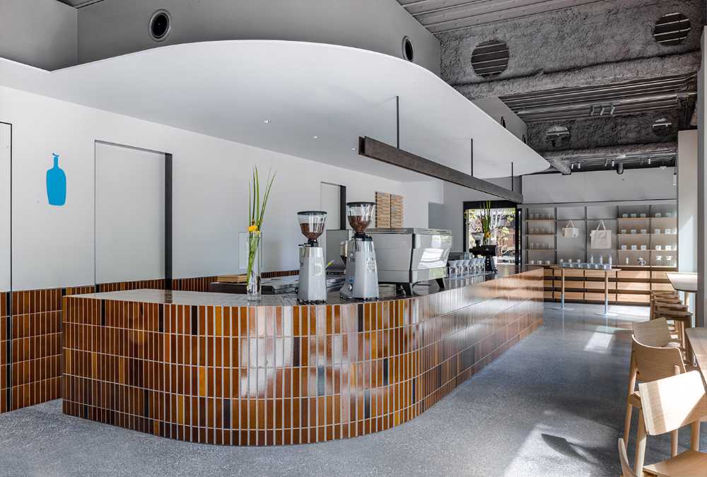 Blue Bottle Coffee Shibuya, design intérieur minimaliste et relaxant