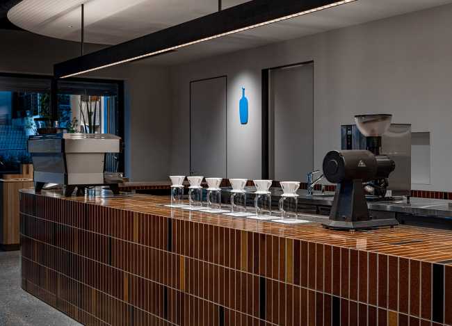 Blue Bottle Coffee Shibuya, design intérieur minimaliste et relaxant