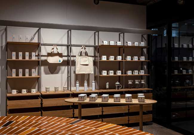 Blue Bottle Coffee Shibuya, design intérieur minimaliste et relaxant