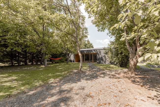 House in a Walnut Grove- minimalist living amidst nature