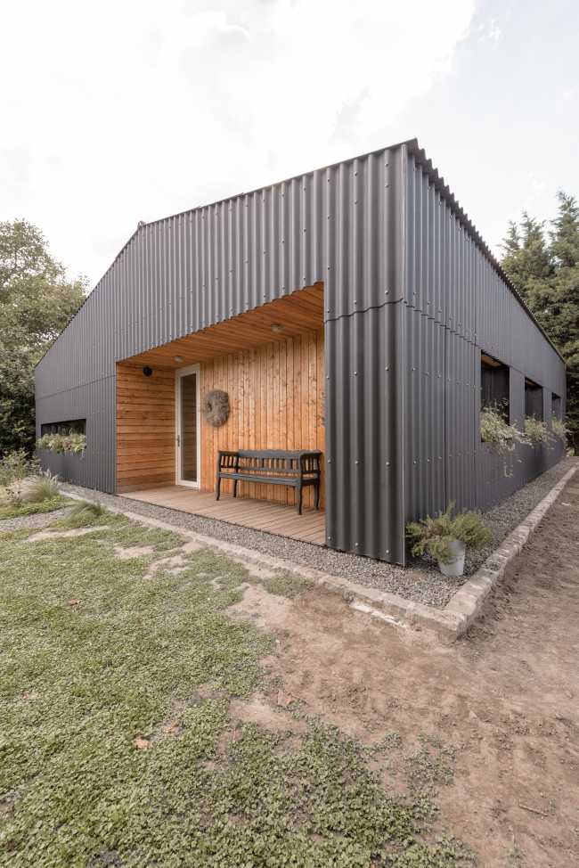 House in a Walnut Grove- minimalist living amidst nature