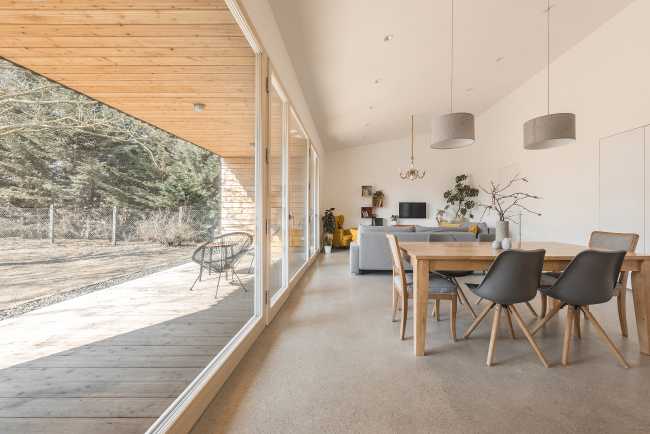 House in a Walnut Grove- minimalist living amidst nature