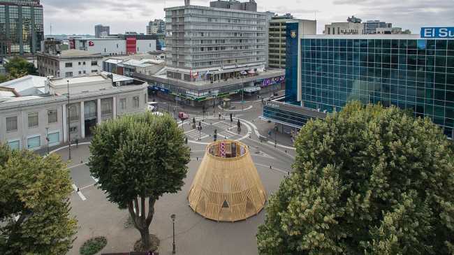 Un objeto extraño en el centro más concurrido de la ciudad: ¿qué hay detrás del Pabellón CCP?