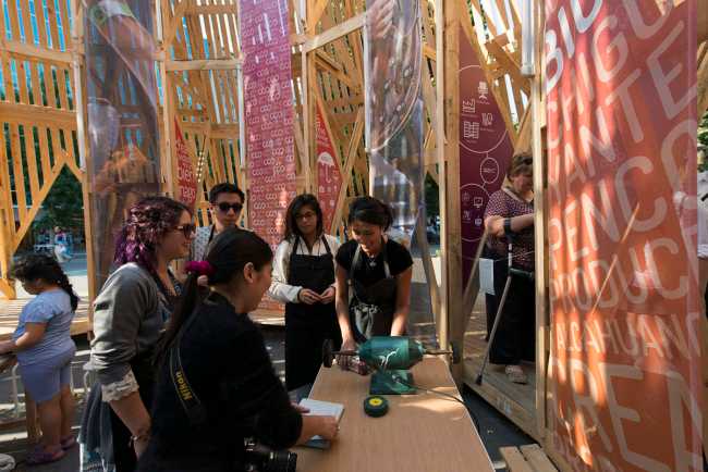 Un objeto extraño en el centro más concurrido de la ciudad: ¿qué hay detrás del Pabellón CCP?