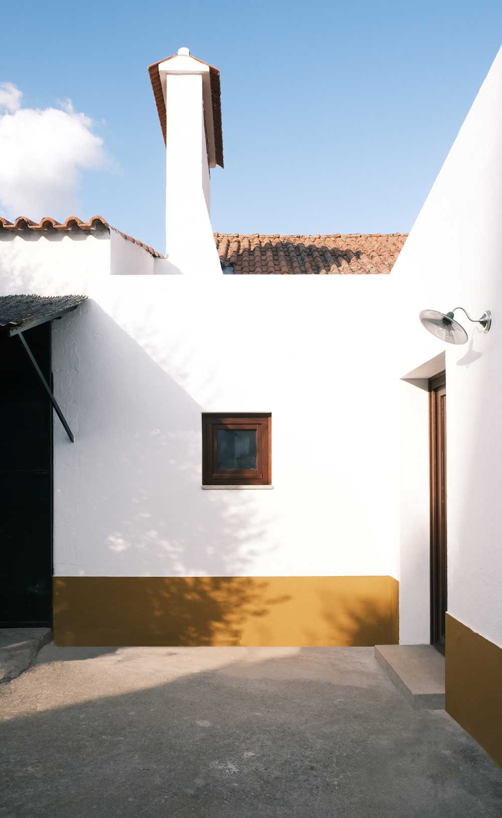 Can an architectural void become the heart of a house?