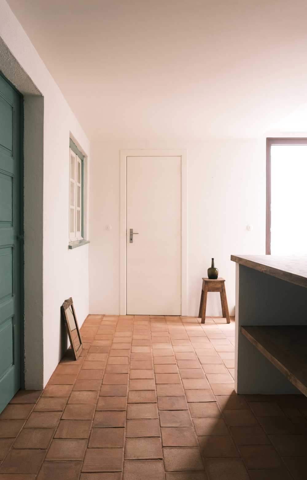 Can an architectural void become the heart of a house?