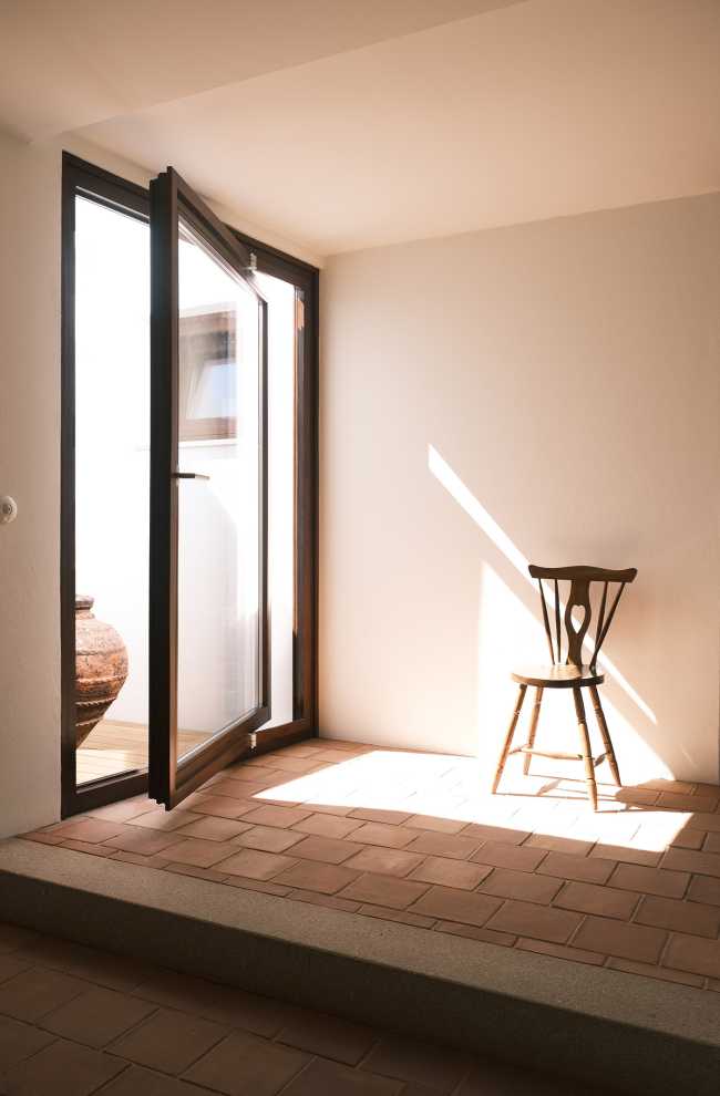 Can an architectural void become the heart of a house?