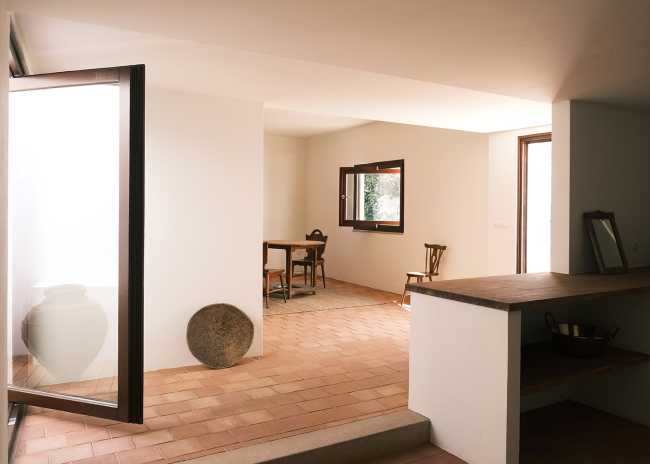 Can an architectural void become the heart of a house?