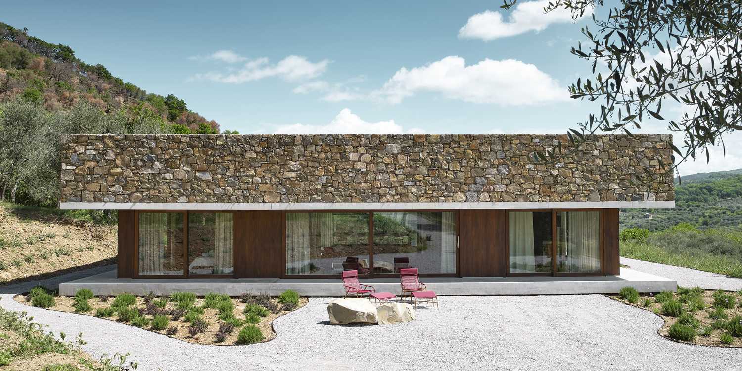HV Pavillon. Une résidence immergée dans une oliveraie séculaire, offerte au paysage pour l'admirer