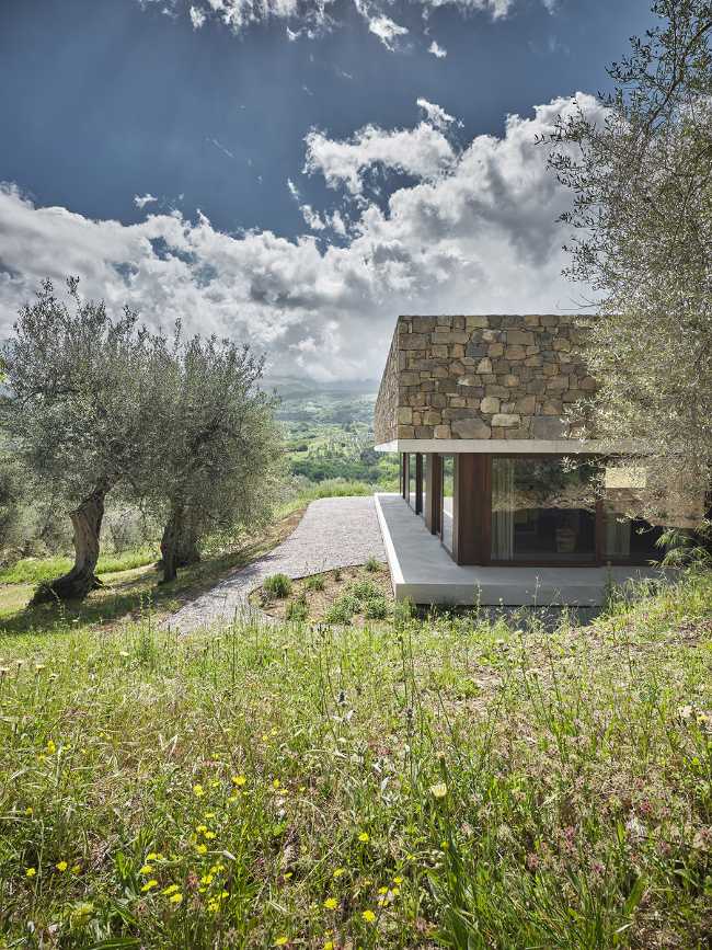 HV Pavillon. Un’abitazione immersa in un uliveto secolare consegnata al paesaggio per ammirarlo