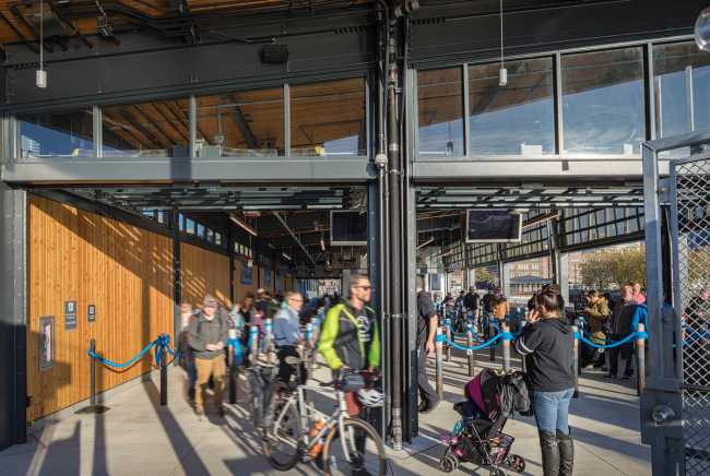 Il terminal dei traghetti di Colman Dock a Seattle