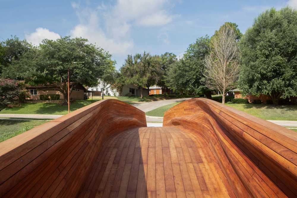 Dérive : le pont piétonnier innovant à Fort Worth au Texas