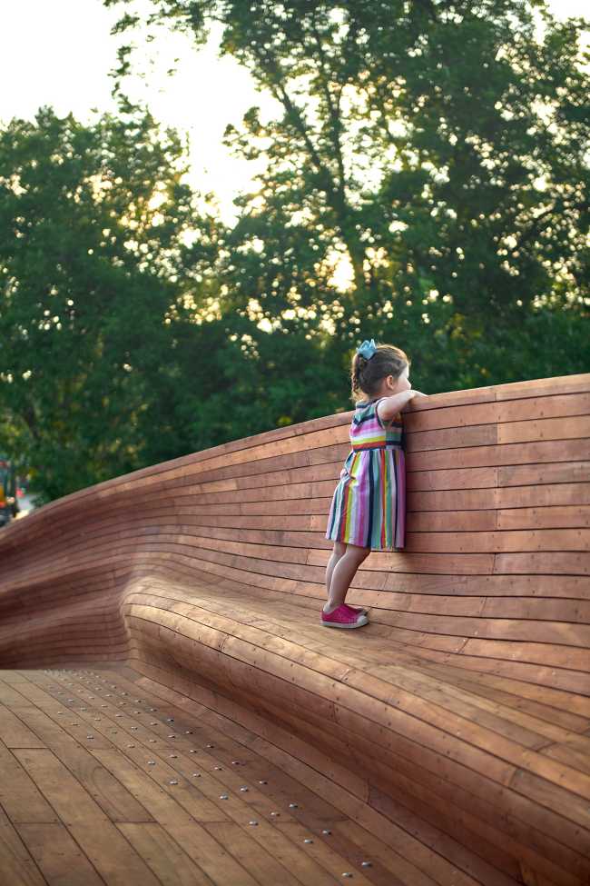 Dérive : le pont piétonnier innovant à Fort Worth au Texas