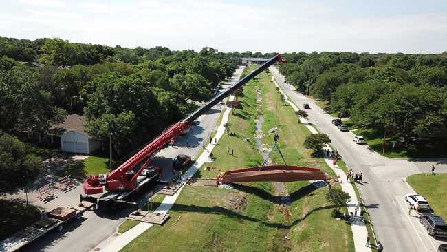 Dérive : le pont piétonnier innovant à Fort Worth, au Texas
