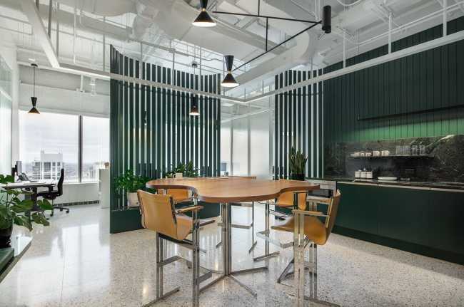 Consulado suizo de Chicago, el proyecto de diseño de interiores inspirado en la arquitectura orgánica de Otto Kolb.