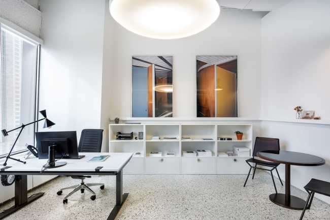 Consulado suizo de Chicago, el proyecto de diseño de interiores inspirado en la arquitectura orgánica de Otto Kolb.