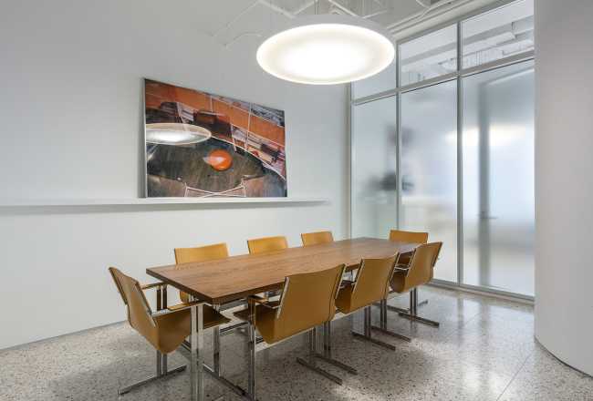 Consulado suizo de Chicago, el proyecto de diseño de interiores inspirado en la arquitectura orgánica de Otto Kolb.