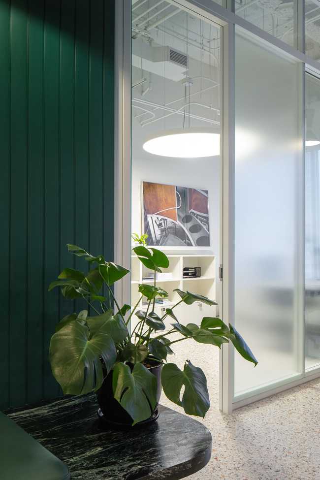 Consulado suizo de Chicago, el proyecto de diseño de interiores inspirado en la arquitectura orgánica de Otto Kolb