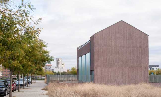 The combination of materials in Casa Fuensanta, which offers privacy but without giving up open space