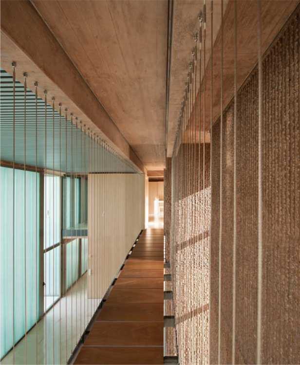 The combination of materials in Casa Fuensanta, which offers privacy but without giving up open space