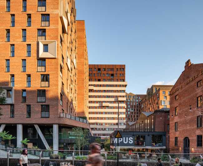 Briques rouges et jeu d'ouvertures pour le nouveau quartier KAMPUS