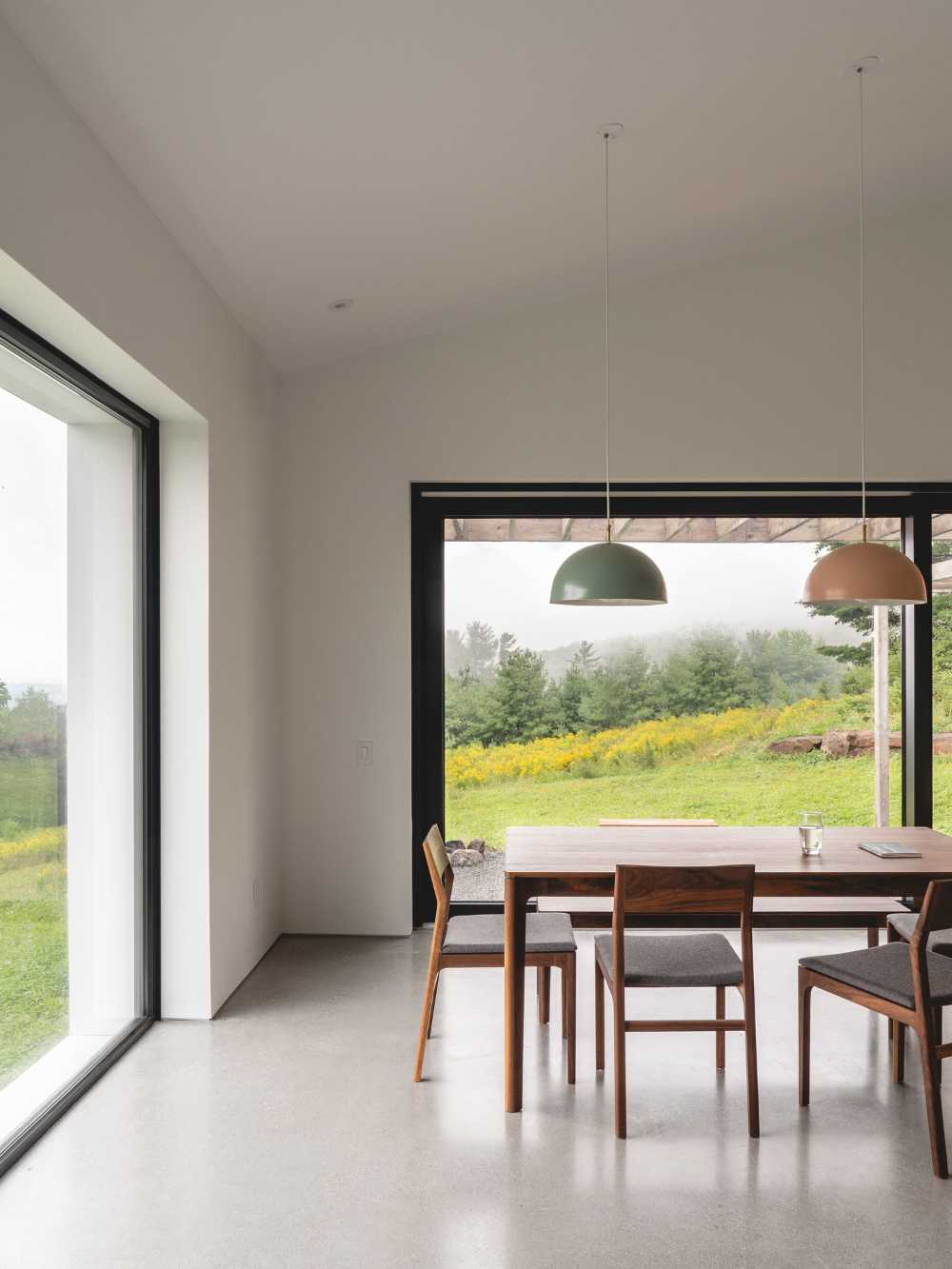 A silhoutte borrowed from the vocabulary of New England rural buildings: Saltbox Passive House